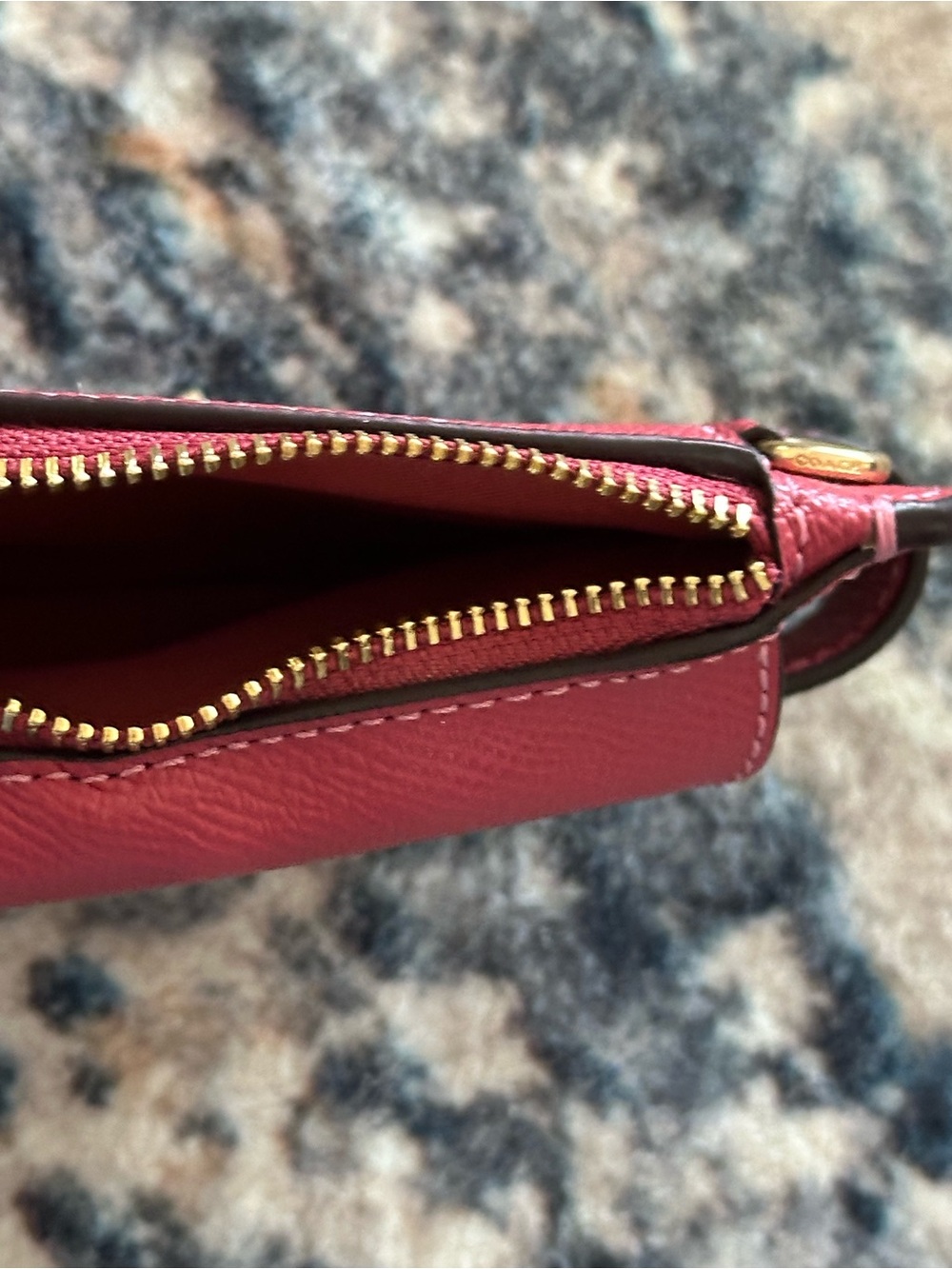 NWT Coach Phone Crossbody with Gold Hardware in Strawberry Haze - Picture 4 of 5